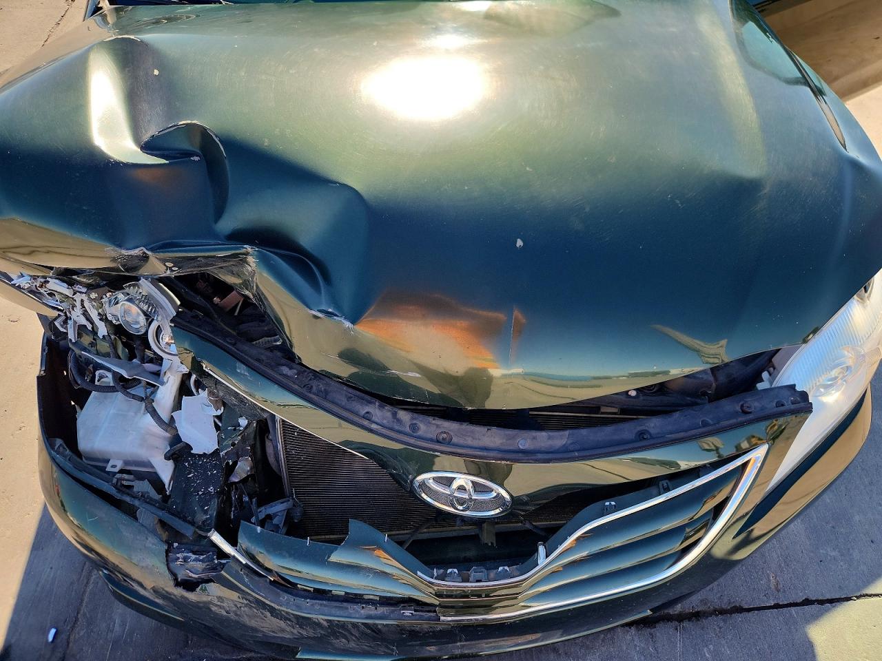 2011 TOYOTA CAMRY BASE photo 11
