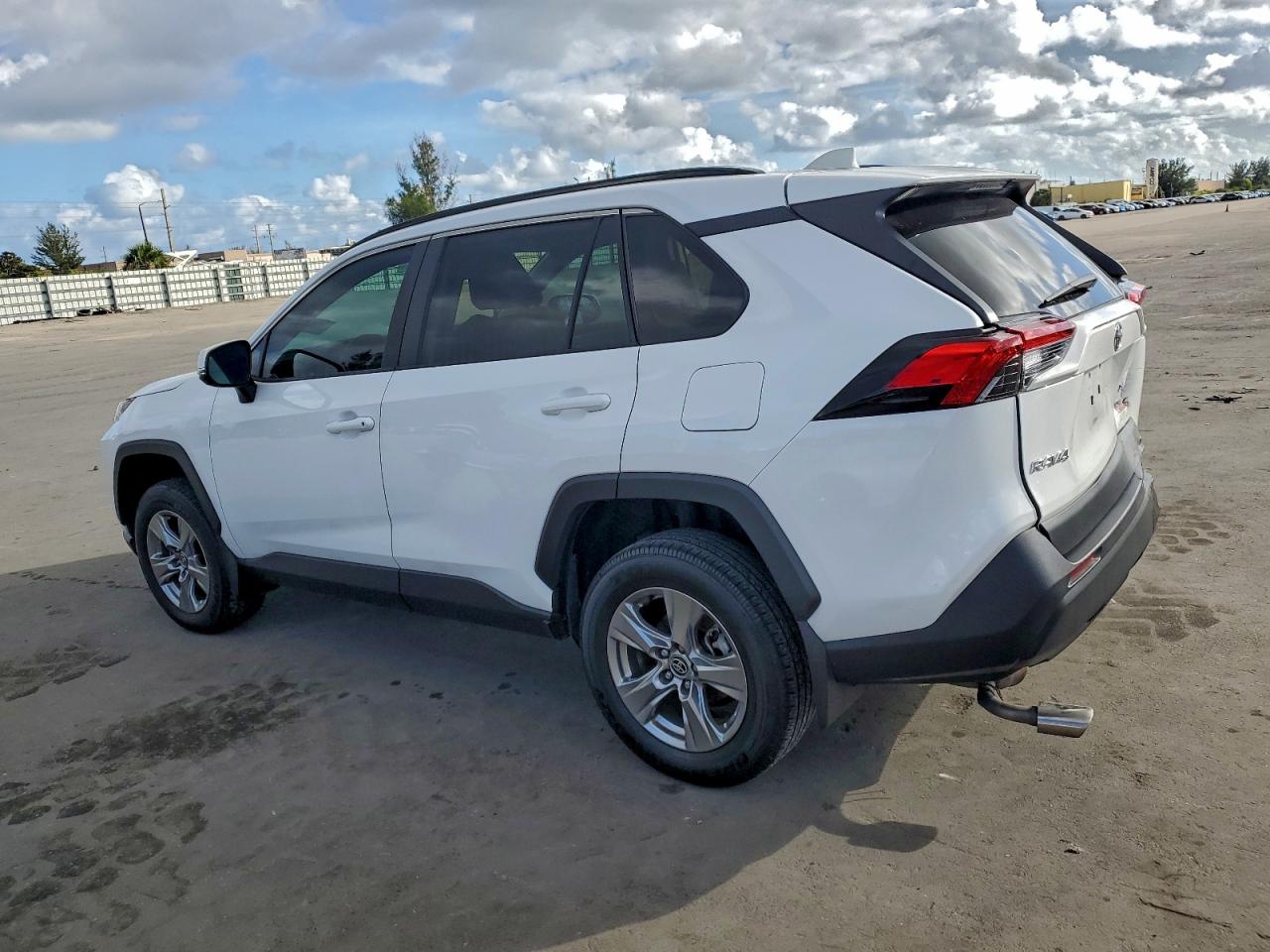 2024 TOYOTA RAV4 XLE photo 2
