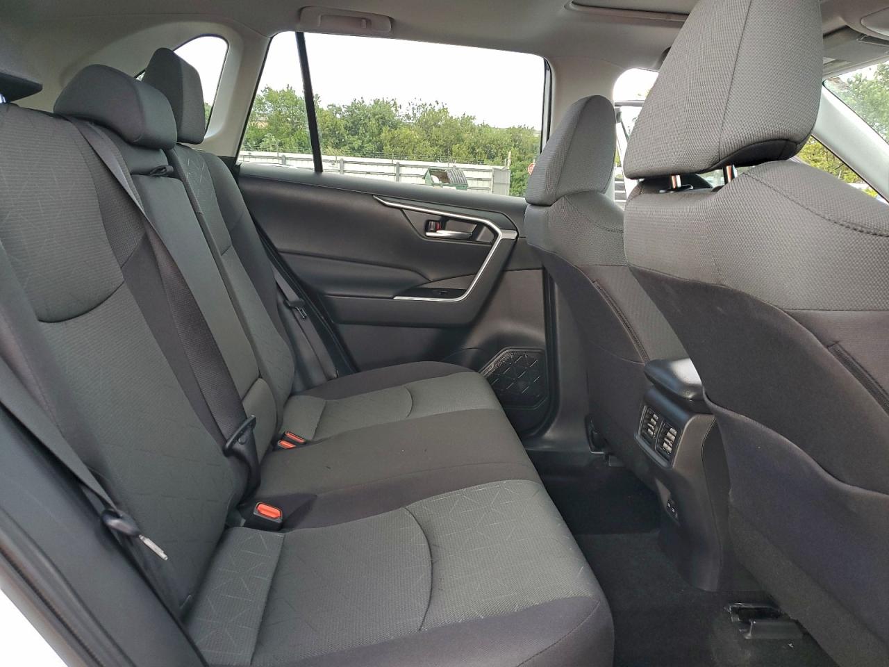 2024 TOYOTA RAV4 XLE photo 11