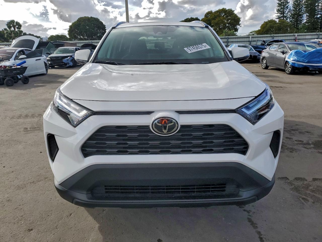 2024 TOYOTA RAV4 XLE photo 5