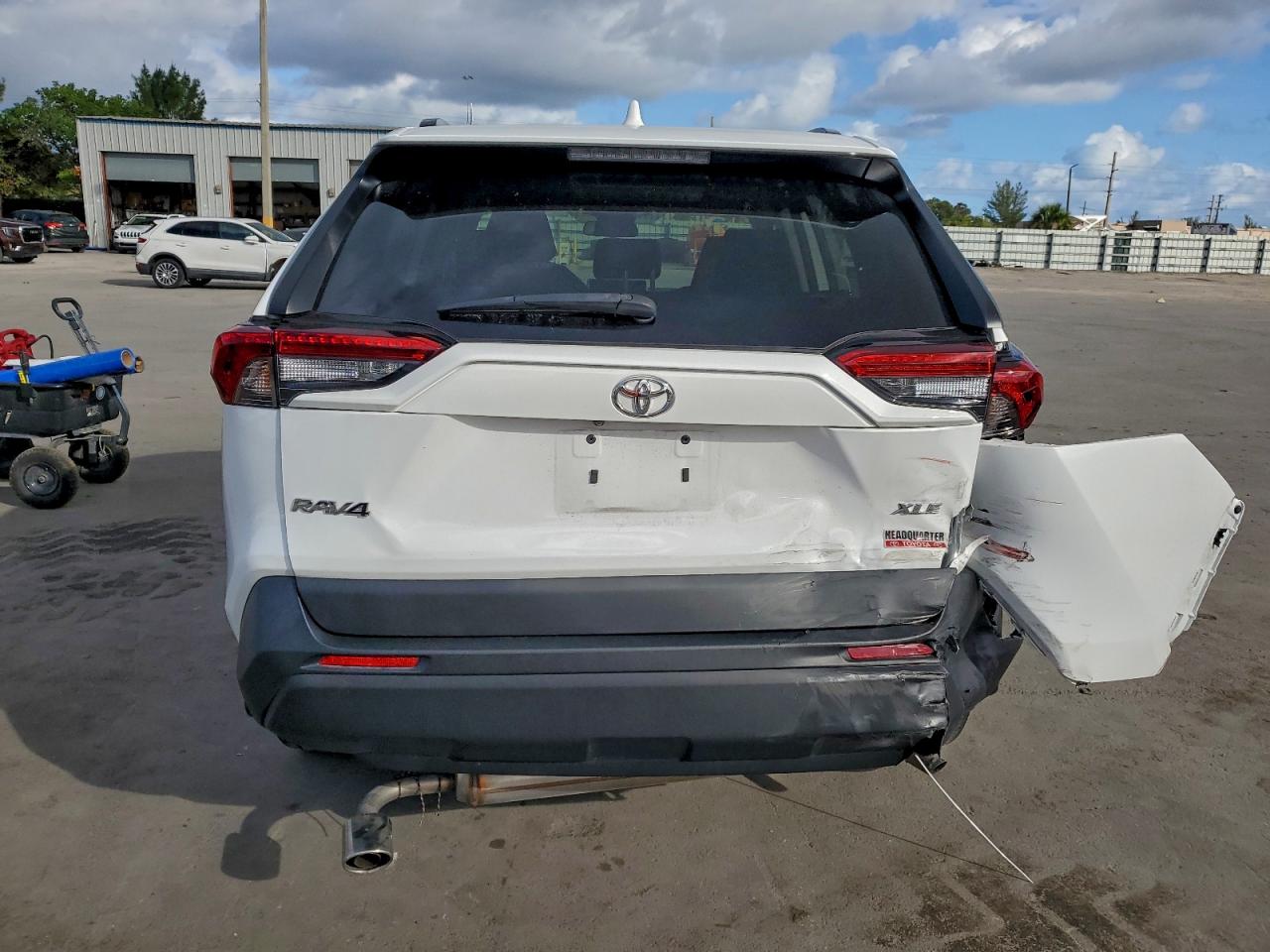 2024 TOYOTA RAV4 XLE photo 6