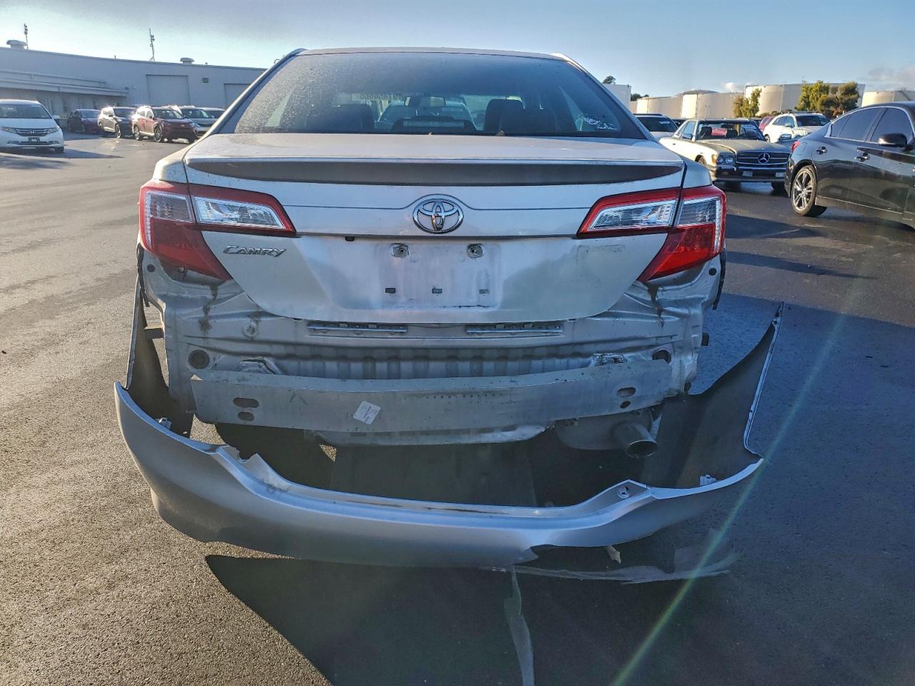 2014 TOYOTA CAMRY L photo 6