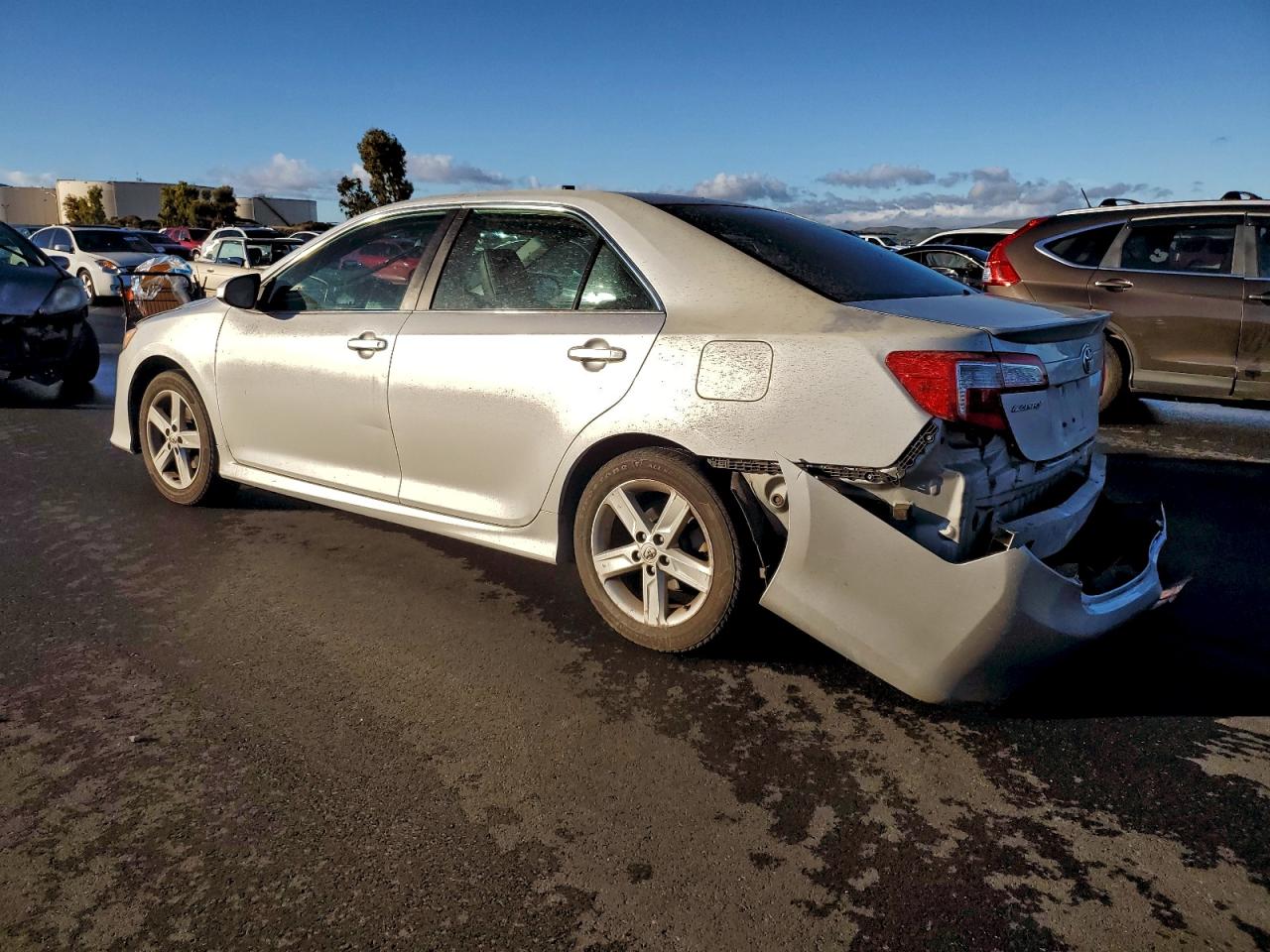 2014 TOYOTA CAMRY L photo 2