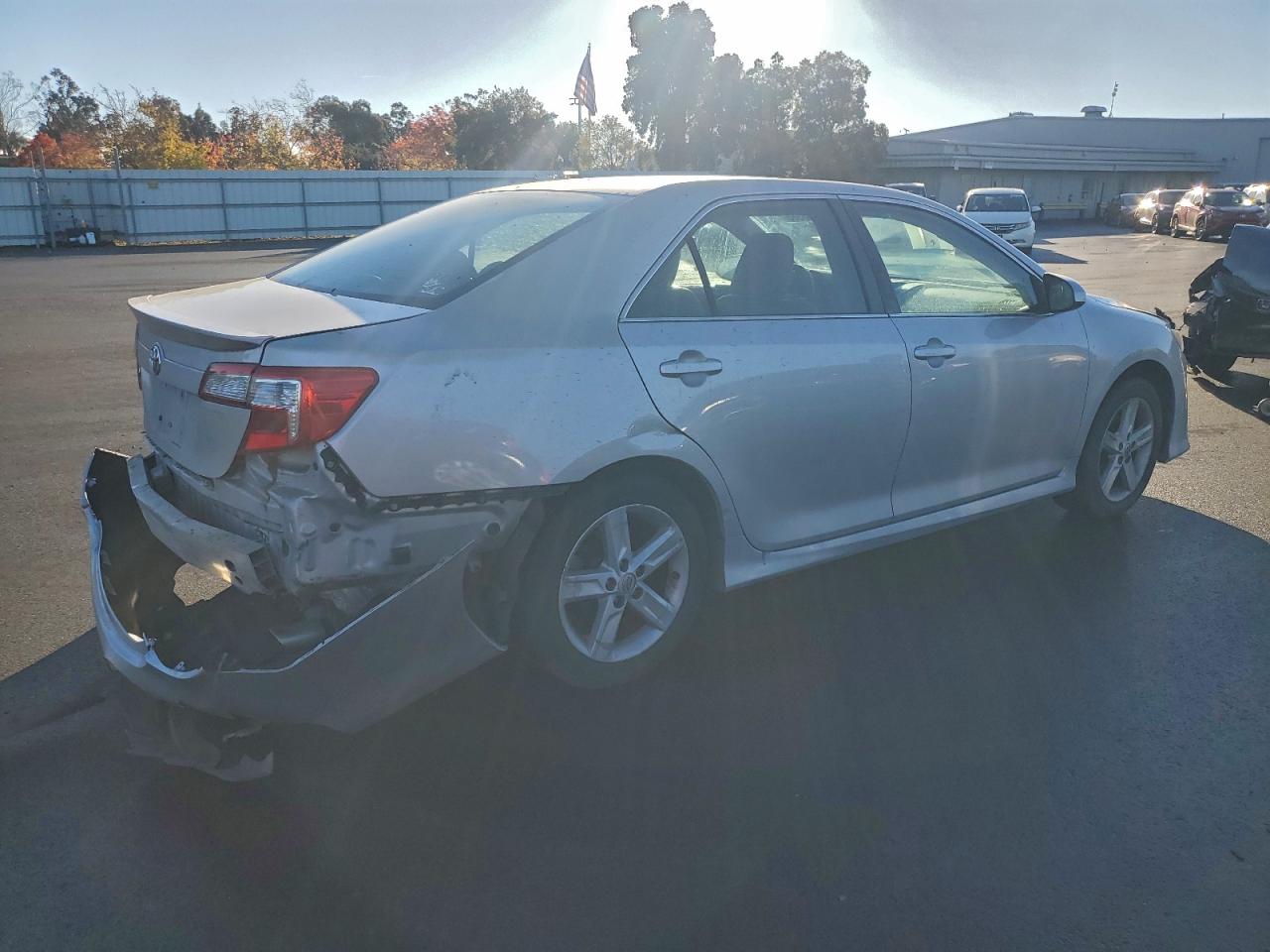 2014 TOYOTA CAMRY L photo 3