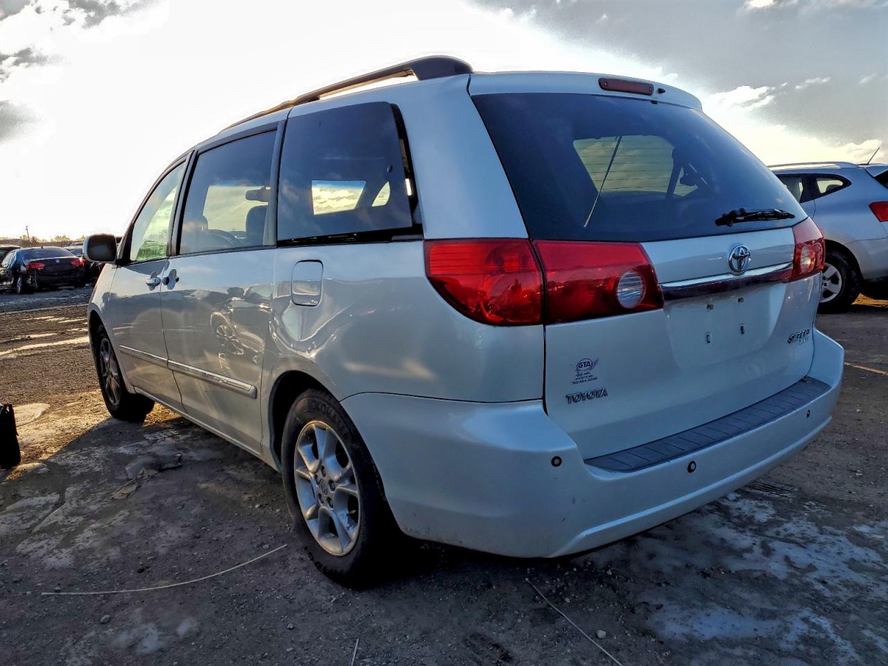 2006 TOYOTA SIENNA XLE photo 2
