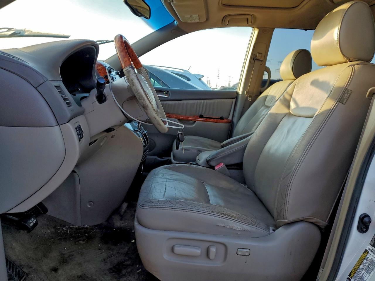 2006 TOYOTA SIENNA XLE photo 7