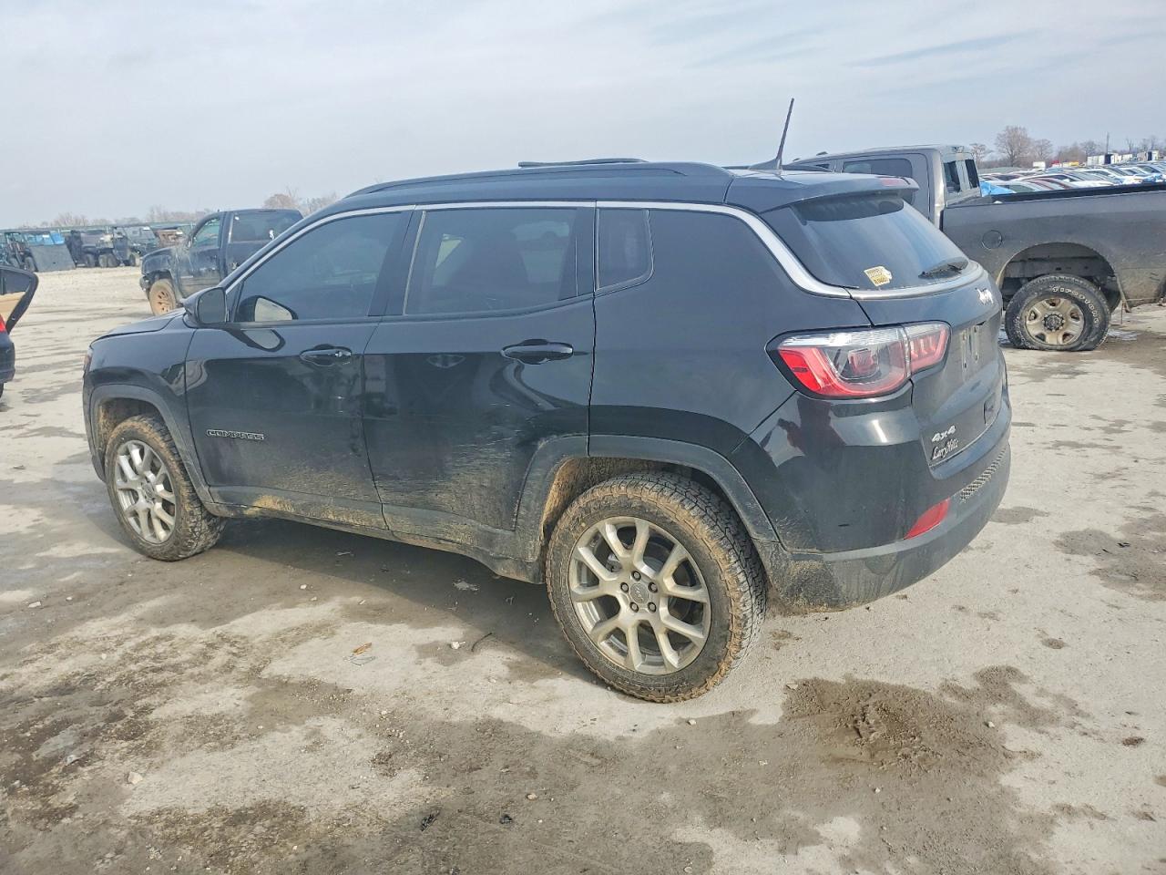 2022 JEEP COMPASS LATITUDE LUX photo 2