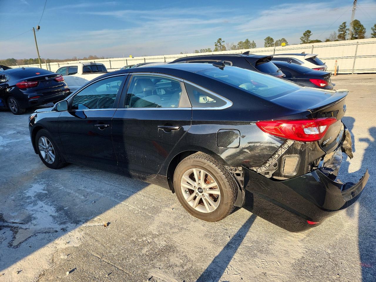 2015 HYUNDAI SONATA SE photo 2