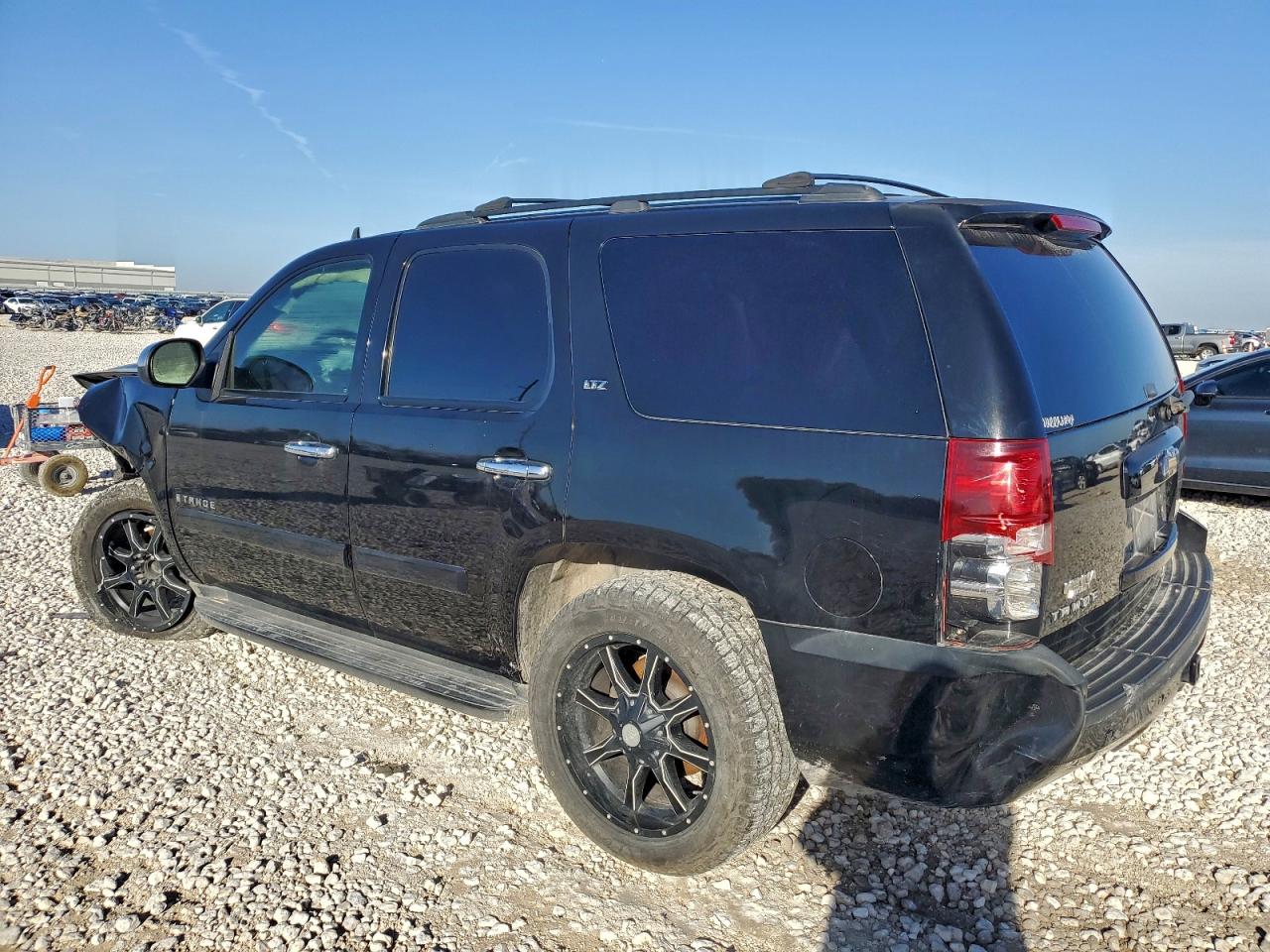 2008 CHEVROLET TAHOE C1500 photo 2
