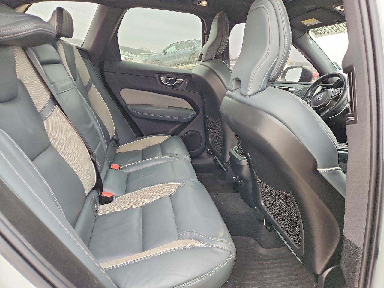 2021 VOLVO XC60 T5 R-DESIGN photo 11