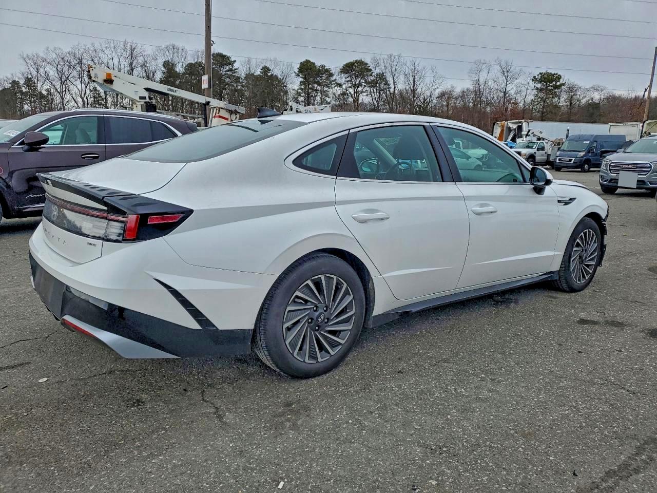 2025 HYUNDAI SONATA HYBRID photo 3