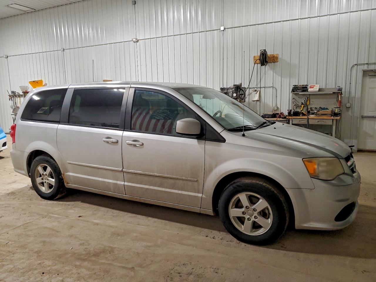 2011 DODGE GRAND CARAVAN MAINSTREET photo 4