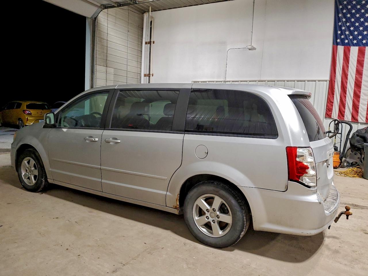 2011 DODGE GRAND CARAVAN MAINSTREET photo 2