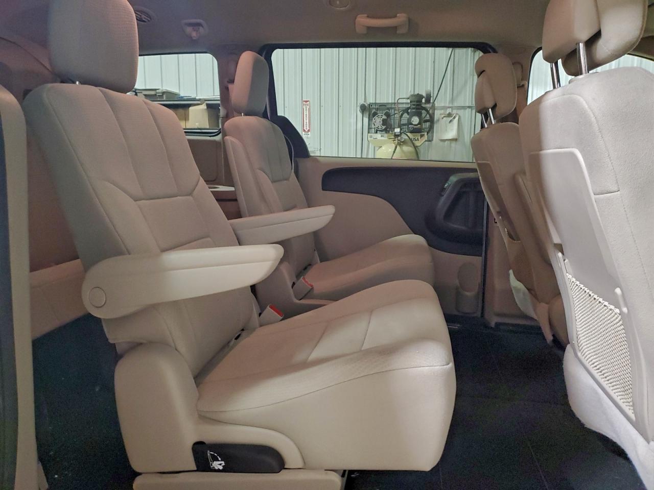 2011 DODGE GRAND CARAVAN MAINSTREET photo 11