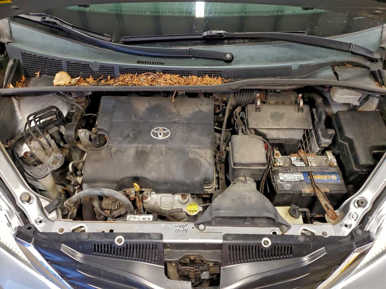 2013 TOYOTA SIENNA LE photo 12
