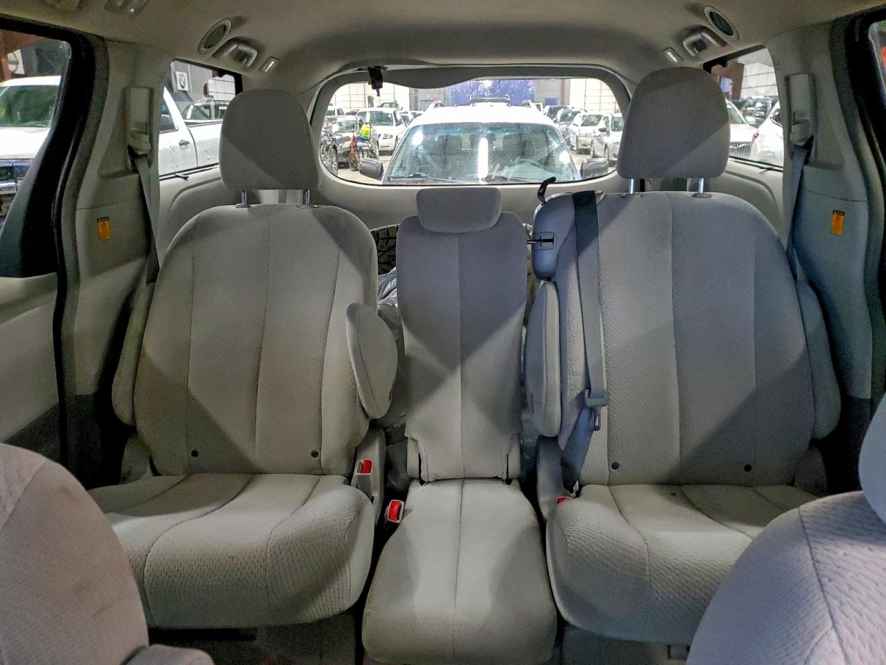 2013 TOYOTA SIENNA LE photo 10