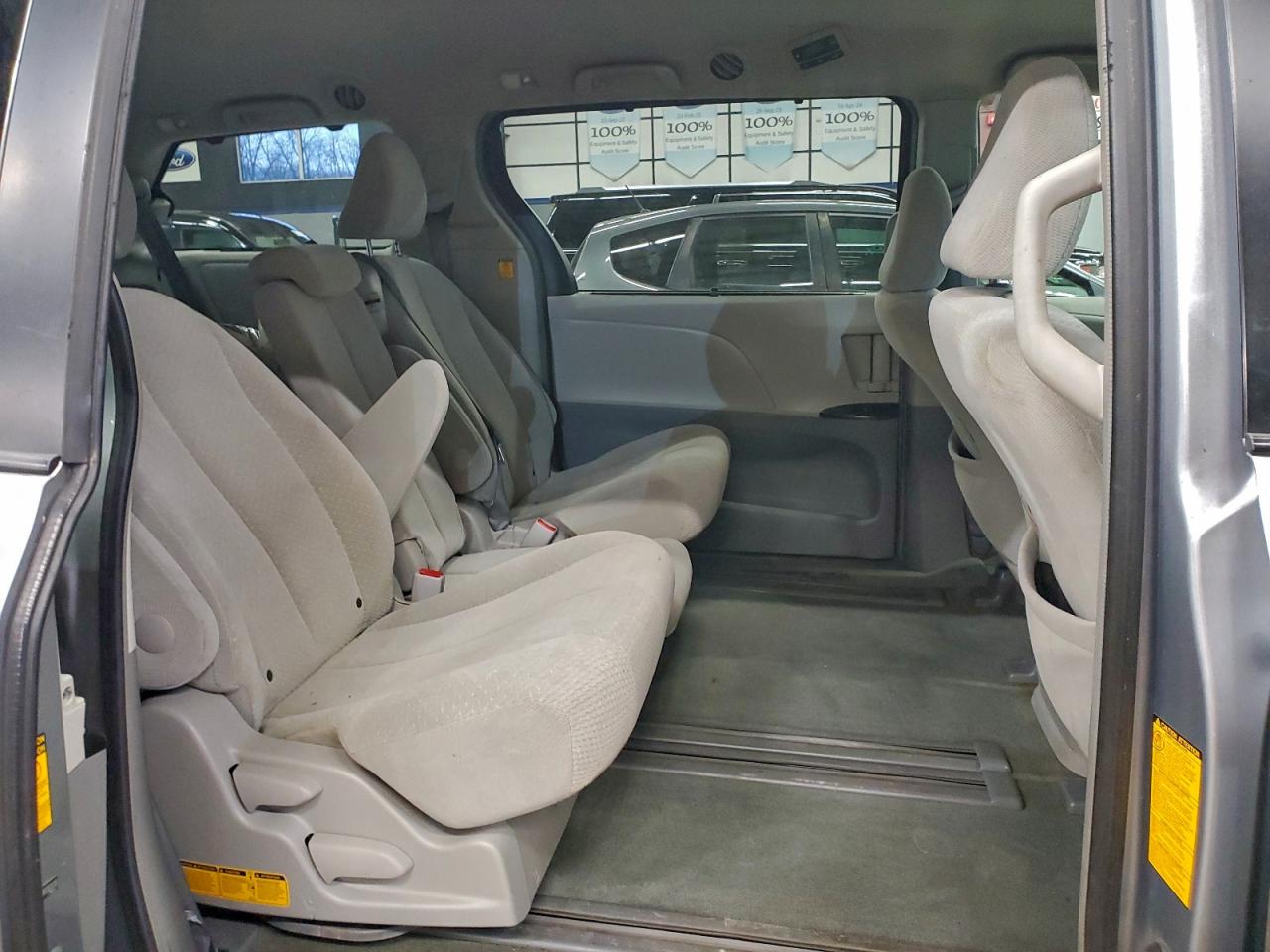 2013 TOYOTA SIENNA LE photo 11