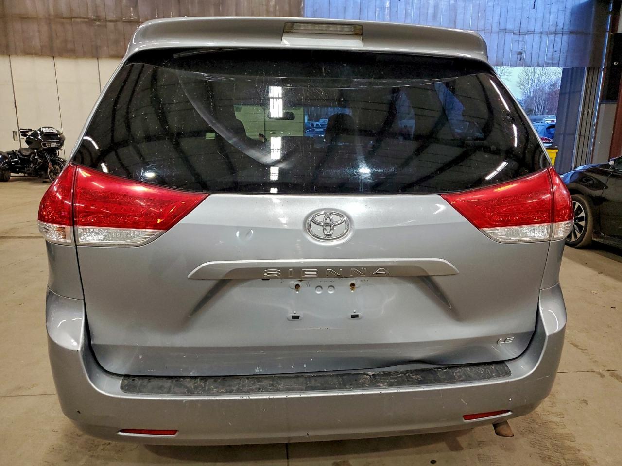 2013 TOYOTA SIENNA LE photo 6