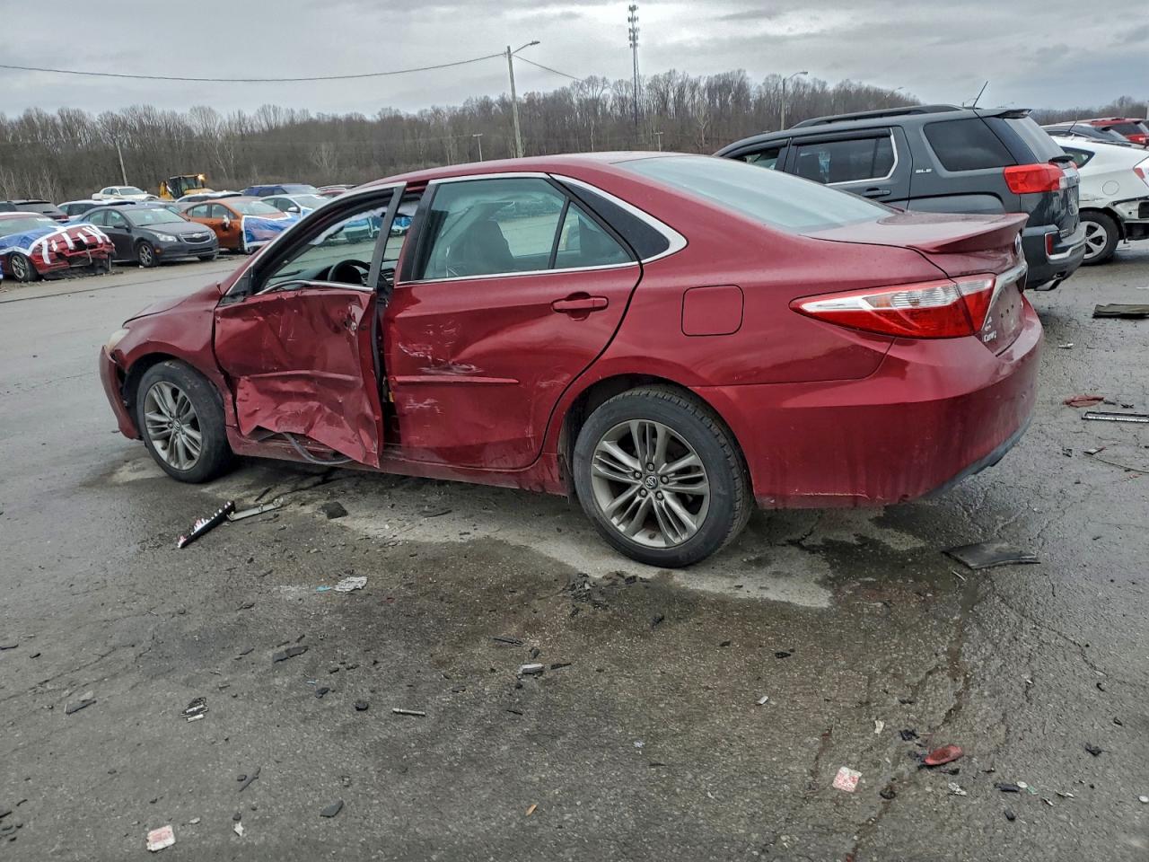 2017 TOYOTA CAMRY LE photo 2