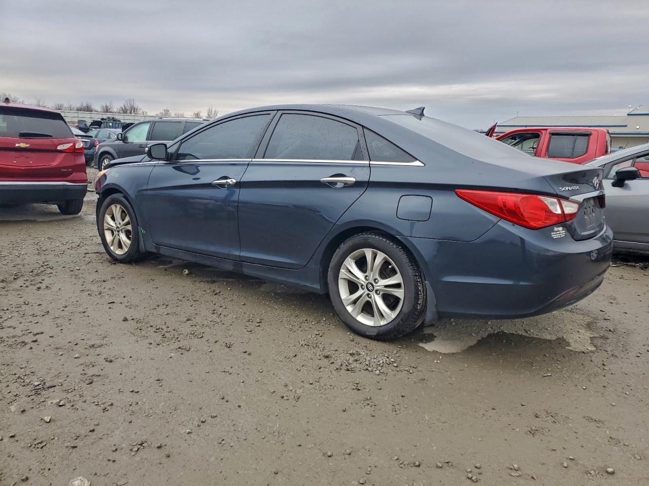 2013 HYUNDAI SONATA SE photo 2