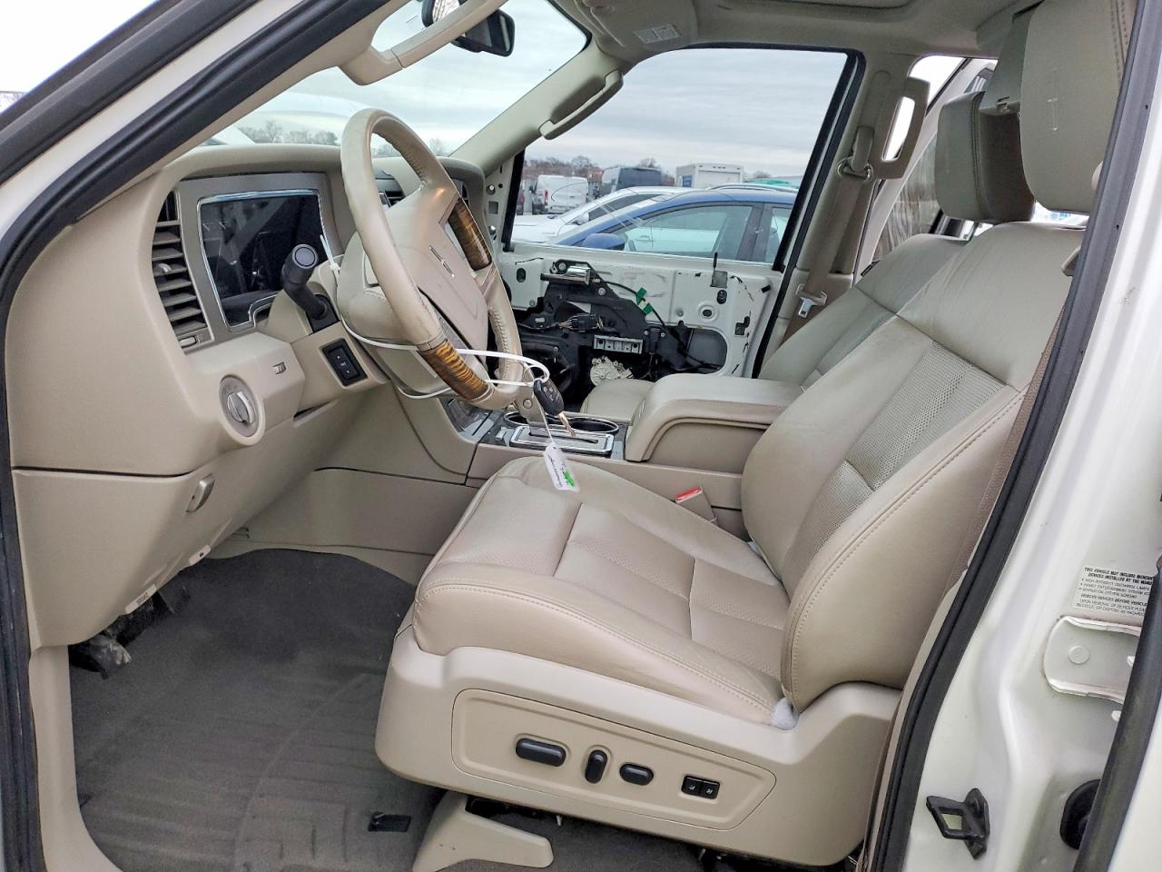 2010 LINCOLN NAVIGATOR photo 13