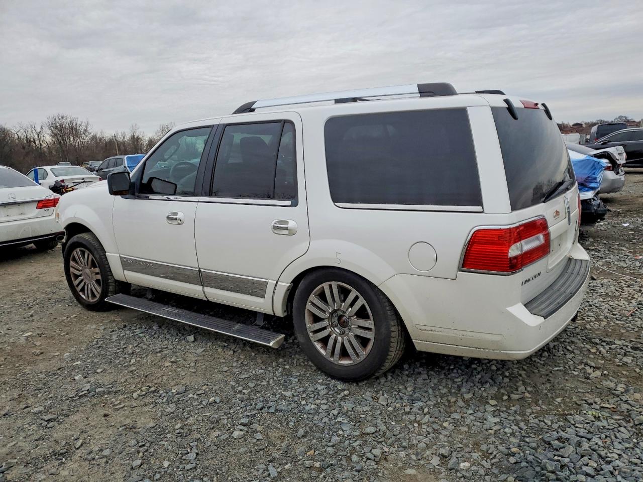 2010 LINCOLN NAVIGATOR photo 3