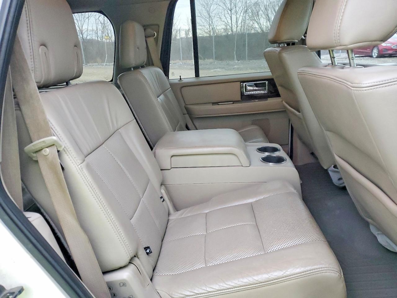 2010 LINCOLN NAVIGATOR photo 21