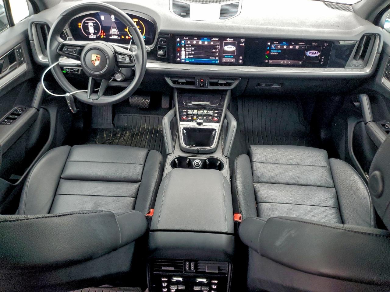 2024 PORSCHE CAYENNE photo 8