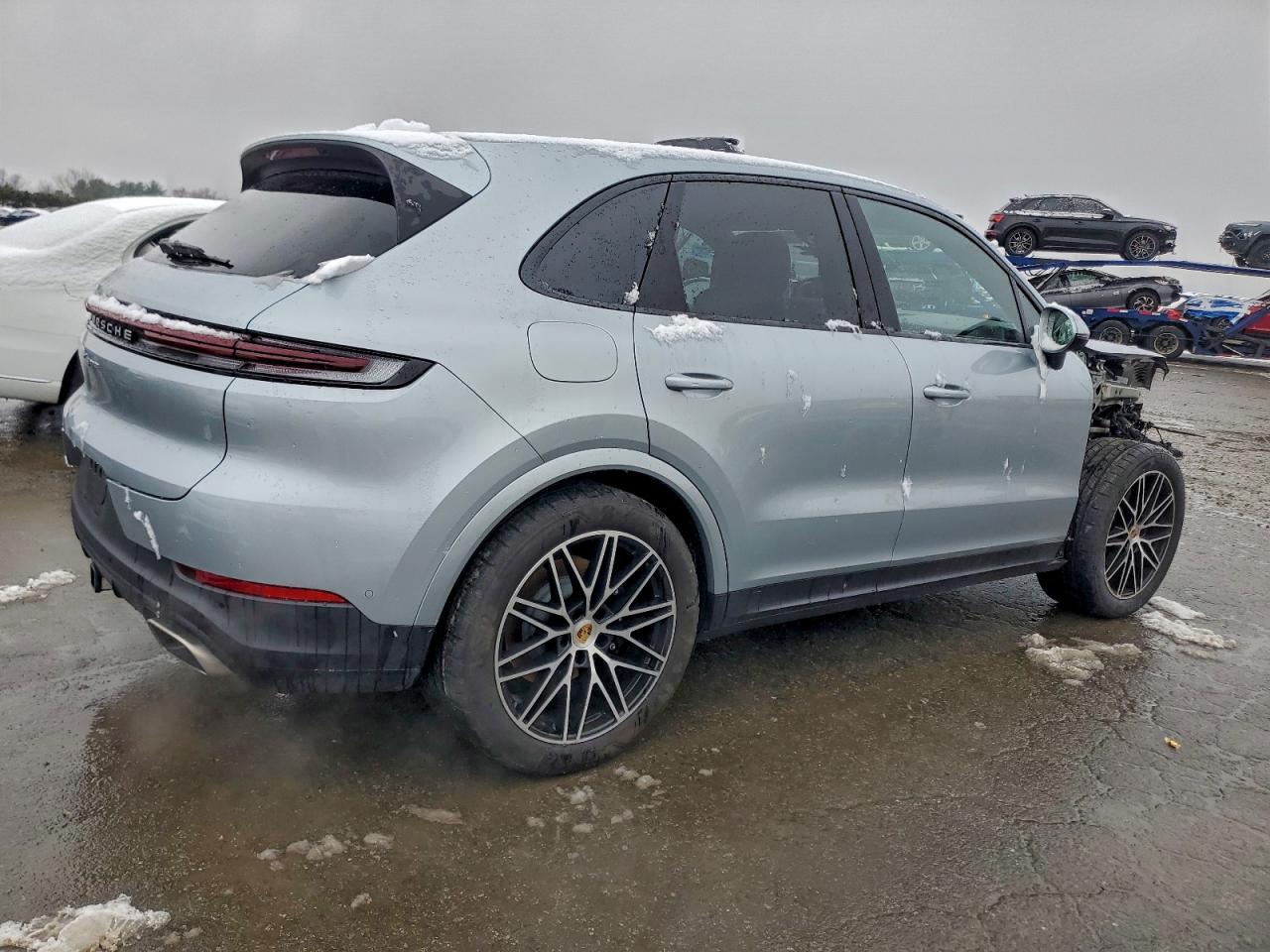 2024 PORSCHE CAYENNE photo 3