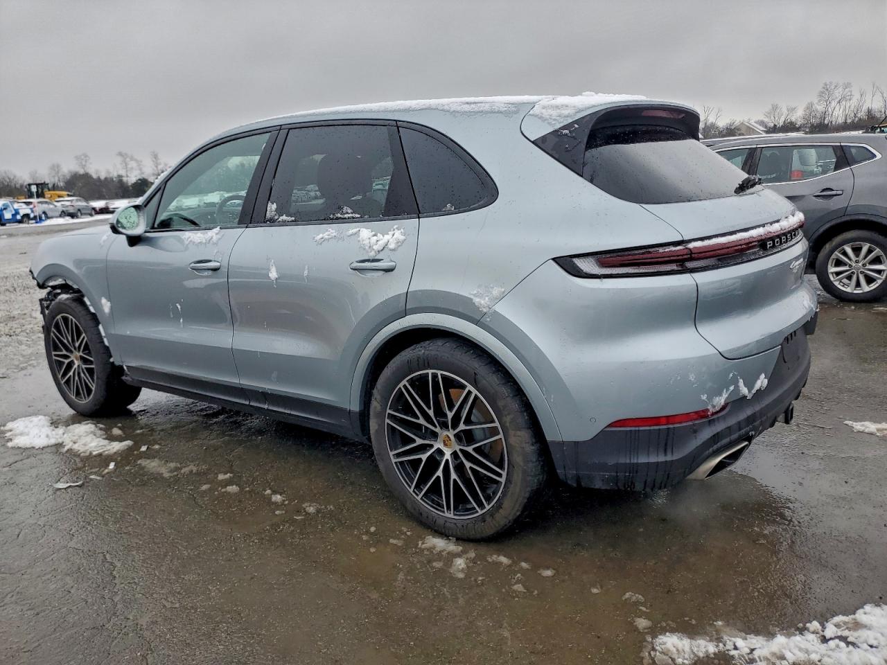 2024 PORSCHE CAYENNE photo 2