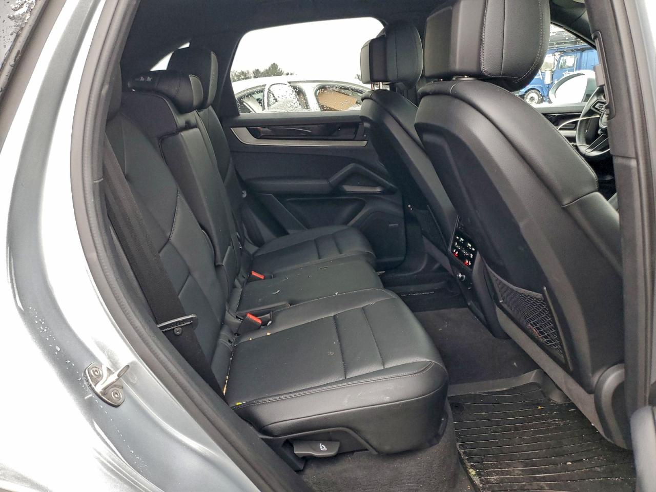 2024 PORSCHE CAYENNE photo 10