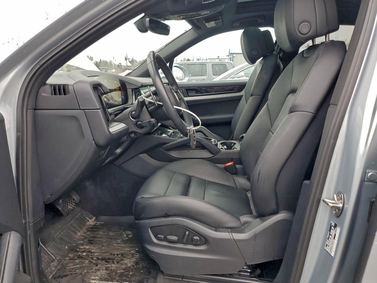 2024 PORSCHE CAYENNE photo 7