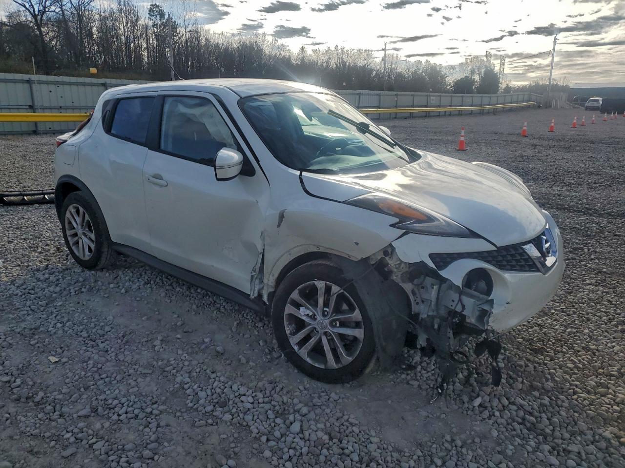 2015 NISSAN JUKE S photo 4