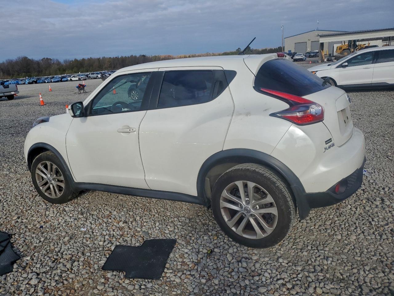 2015 NISSAN JUKE S photo 2