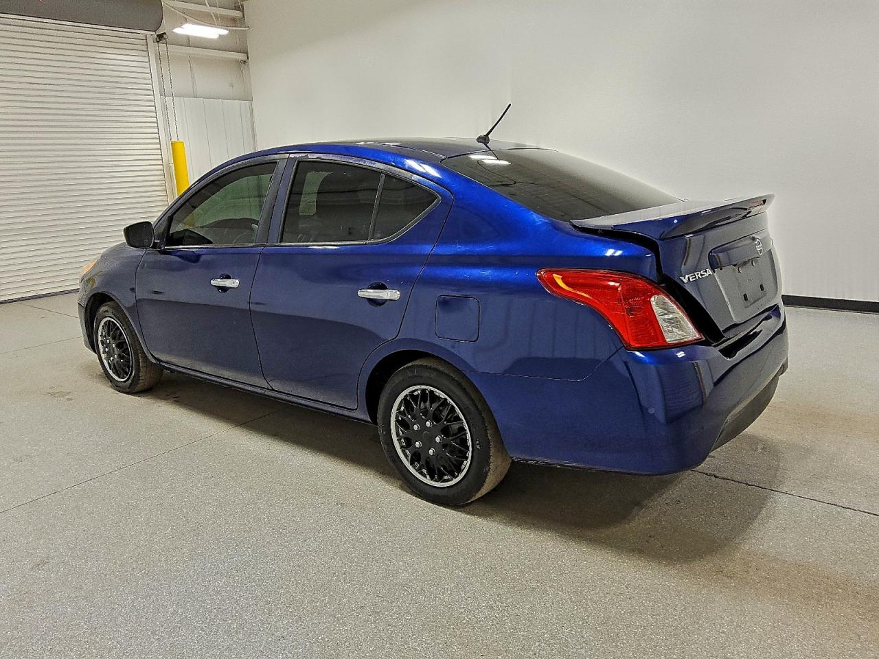 2019 NISSAN VERSA S photo 2