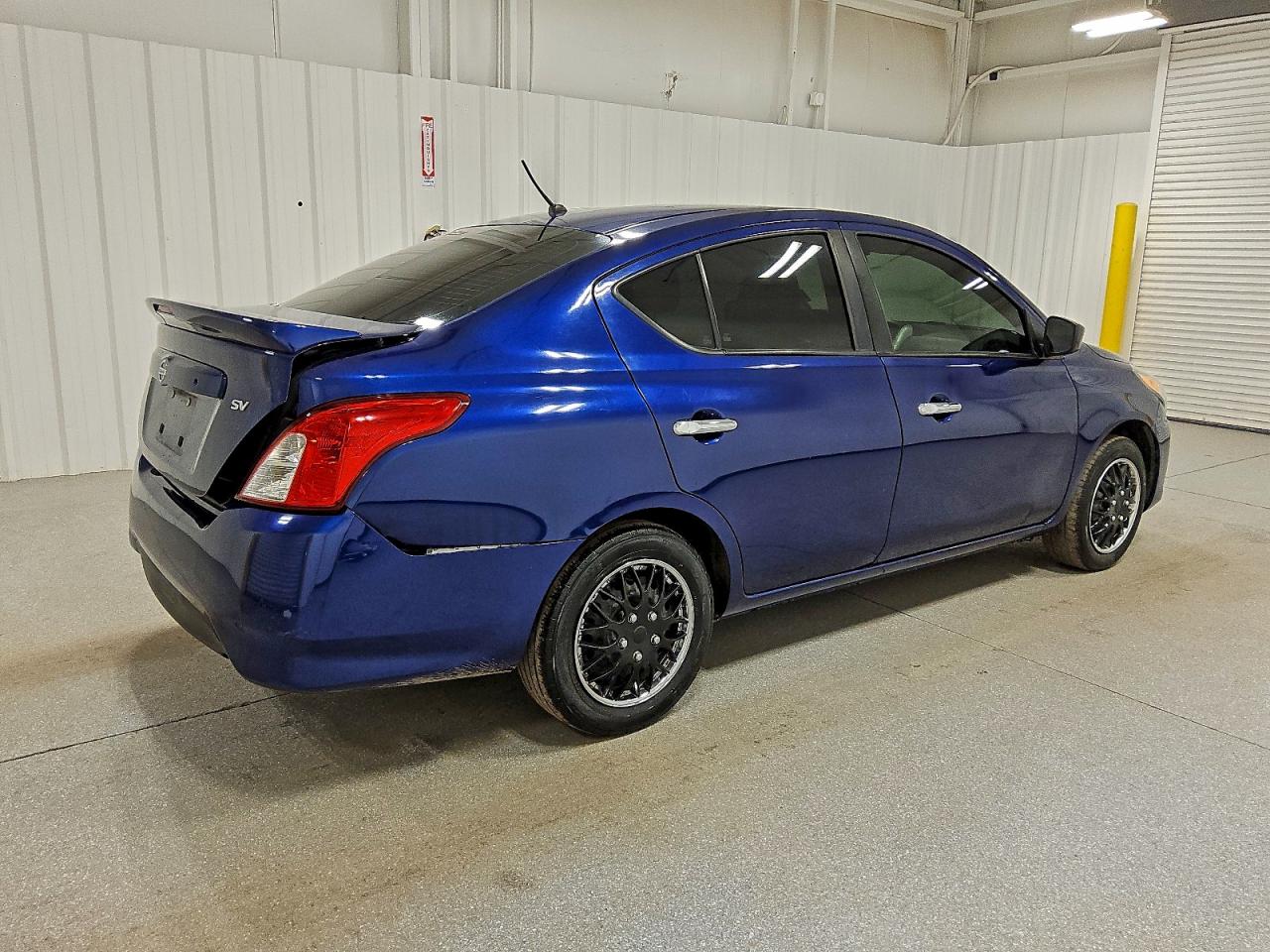 2019 NISSAN VERSA S photo 3