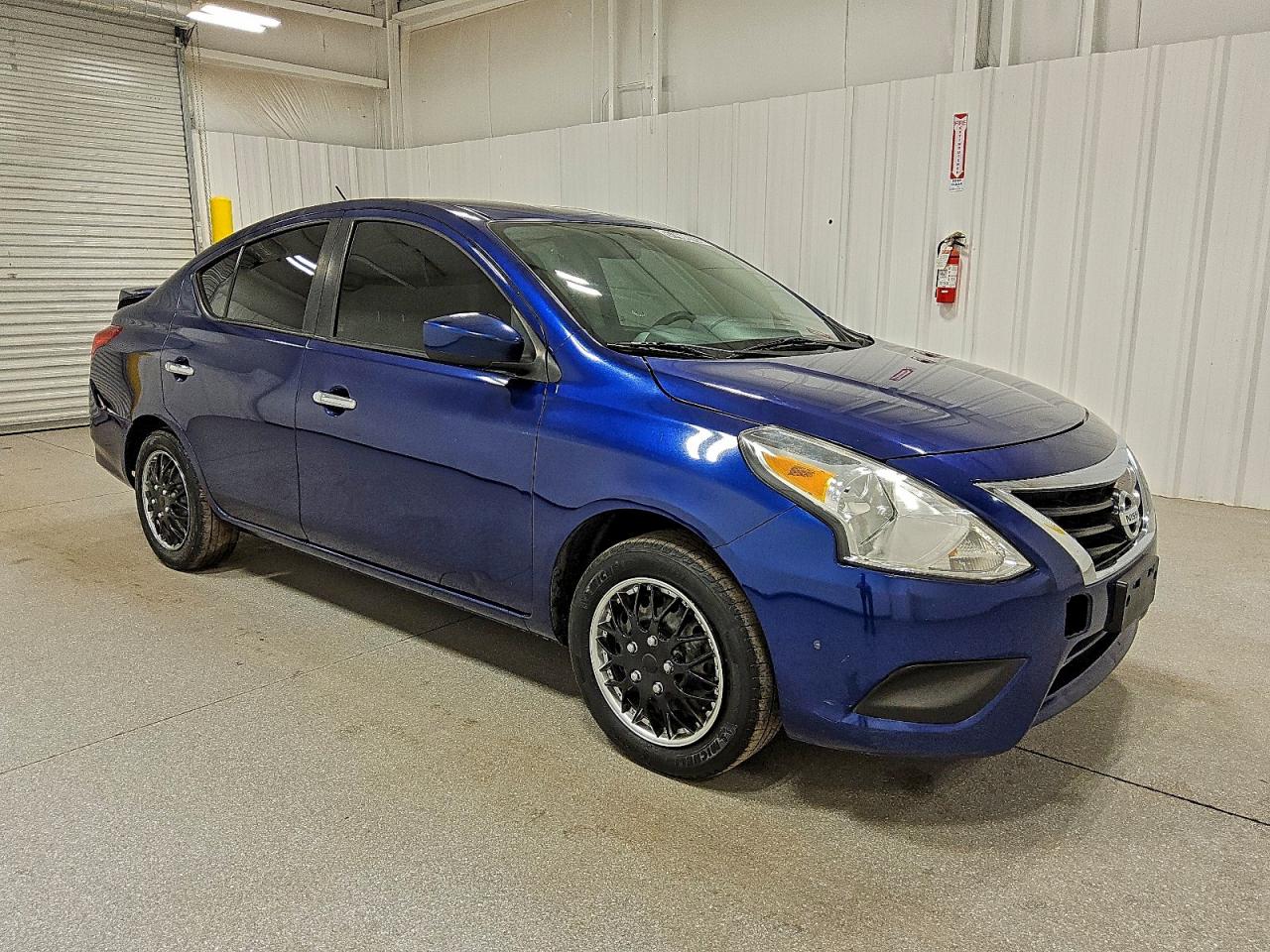 2019 NISSAN VERSA S photo 4
