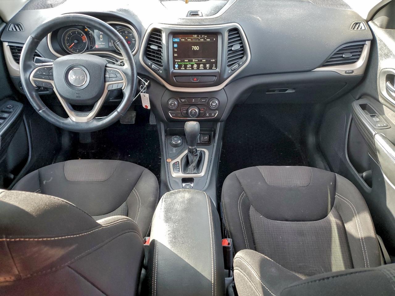 2017 JEEP CHEROKEE LATITUDE photo 8