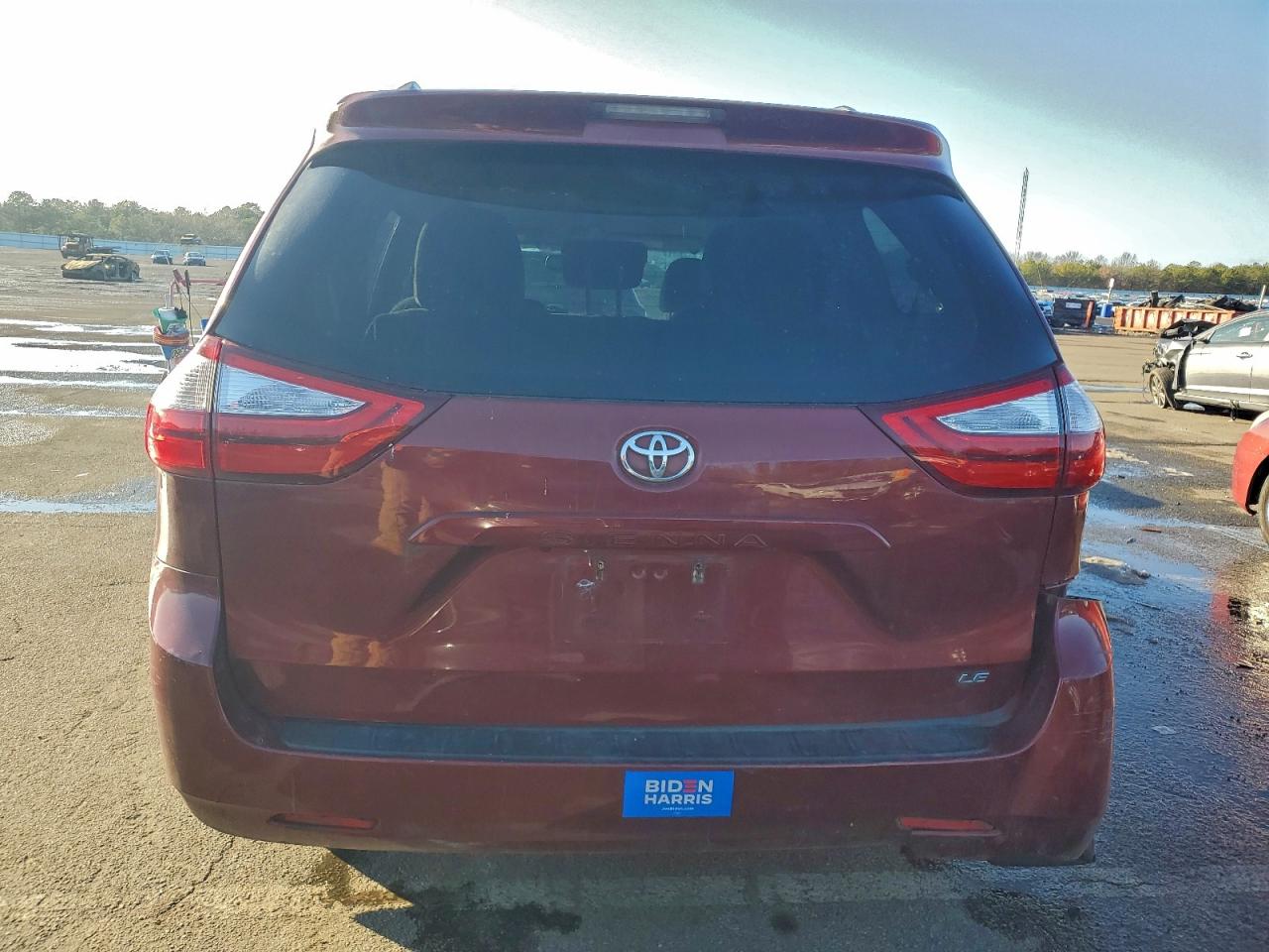 2016 TOYOTA SIENNA LE photo 6