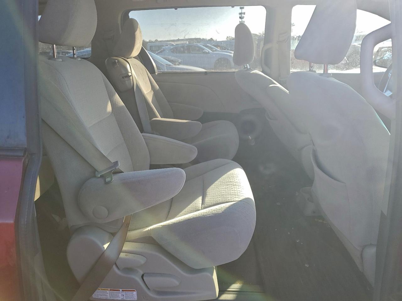 2016 TOYOTA SIENNA LE photo 11