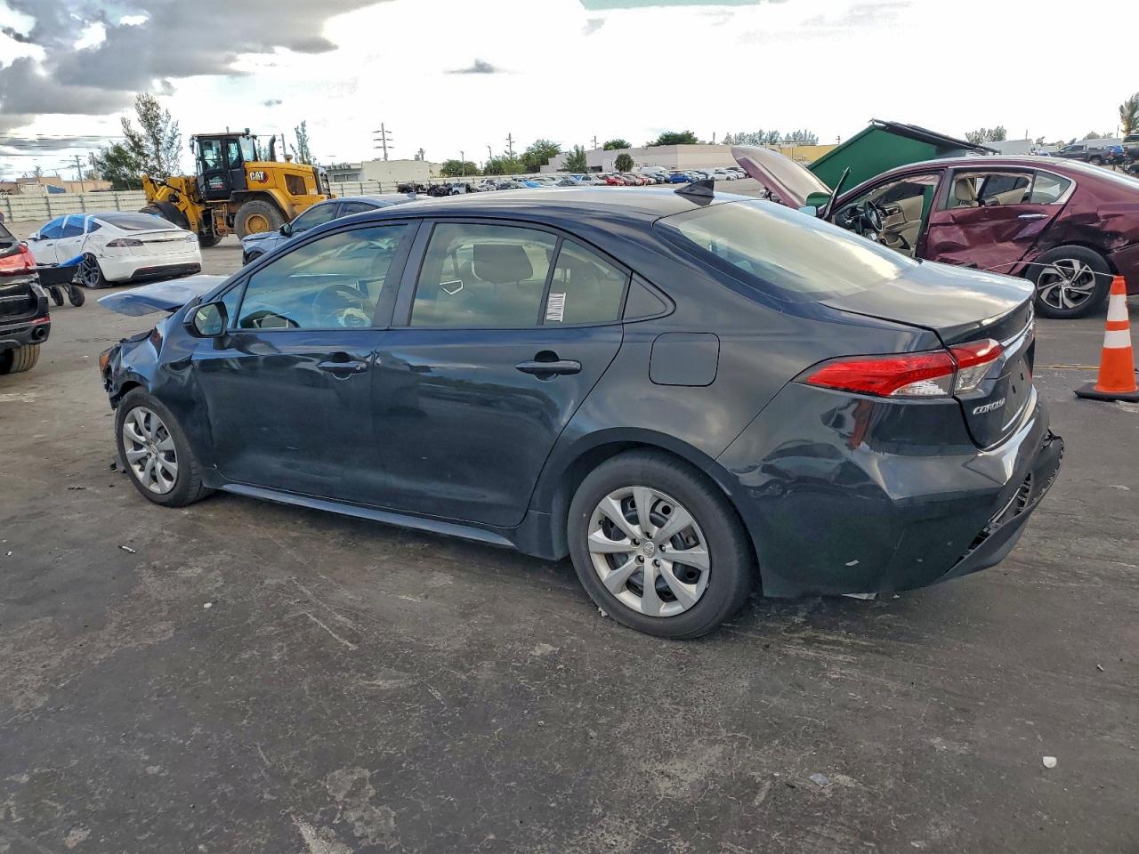 2021 TOYOTA COROLLA LE photo 2
