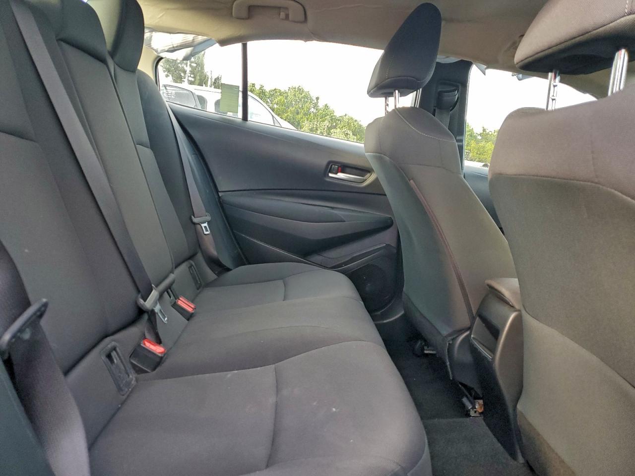 2021 TOYOTA COROLLA LE photo 10