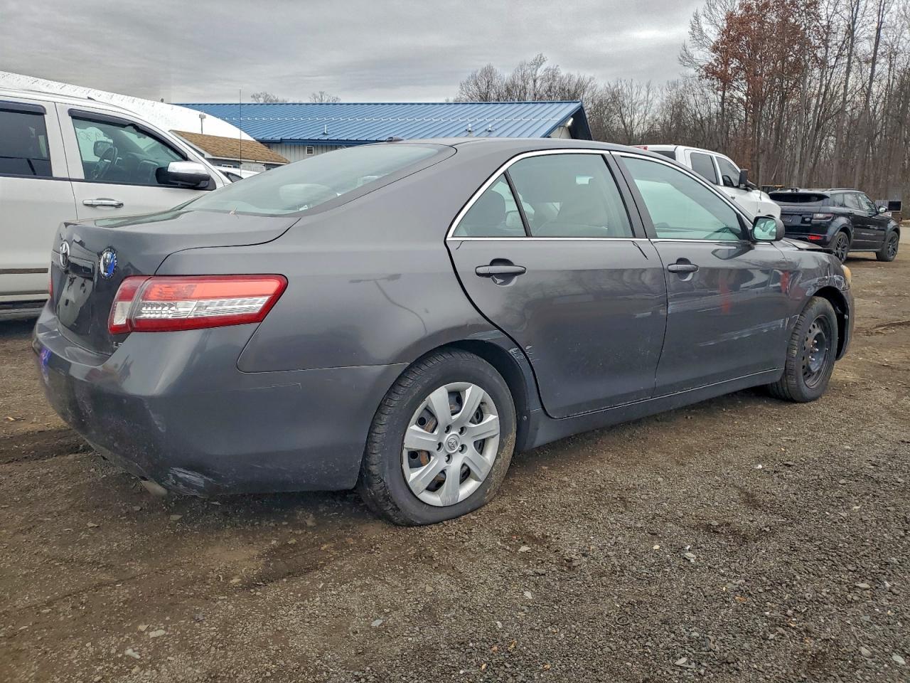 2010 TOYOTA CAMRY BASE photo 3