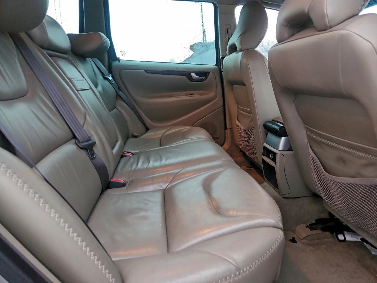 2004 VOLVO XC70 photo 10