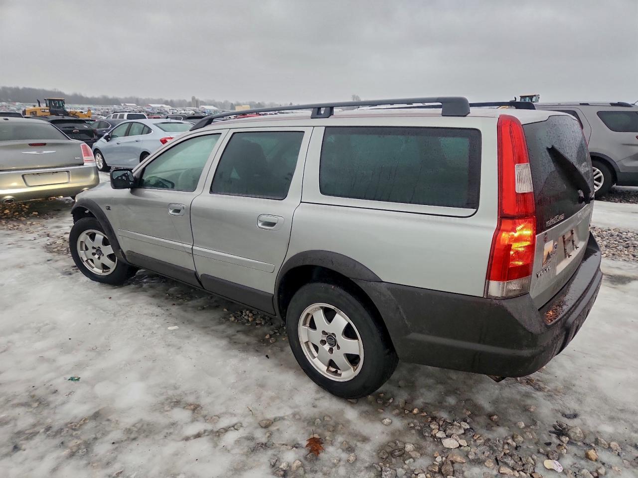 2004 VOLVO XC70 photo 2