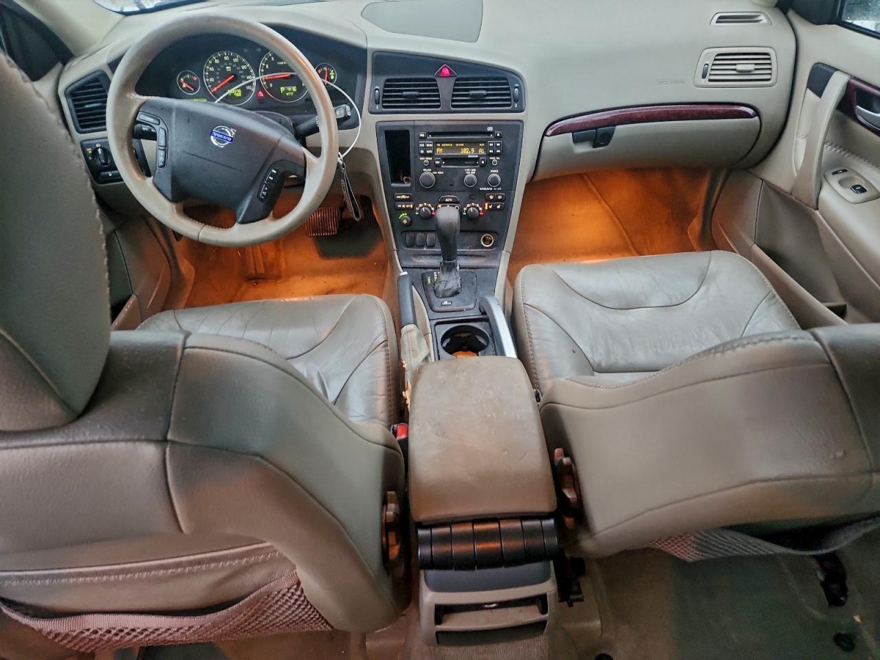 2004 VOLVO XC70 photo 8