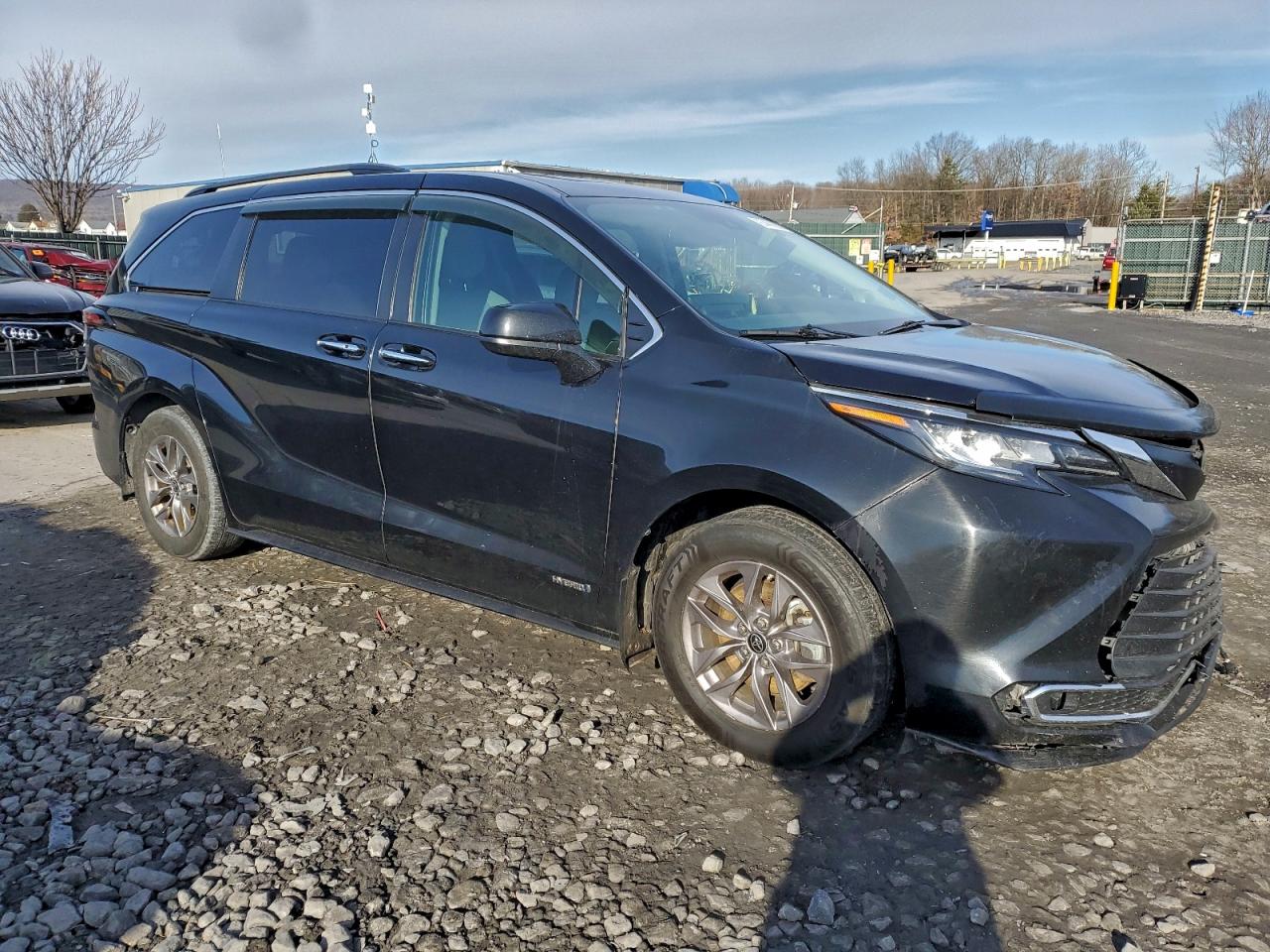 2021 TOYOTA SIENNA XLE photo 4