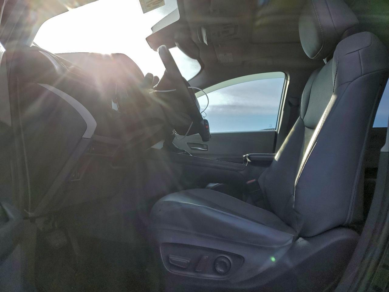 2021 TOYOTA SIENNA XLE photo 7