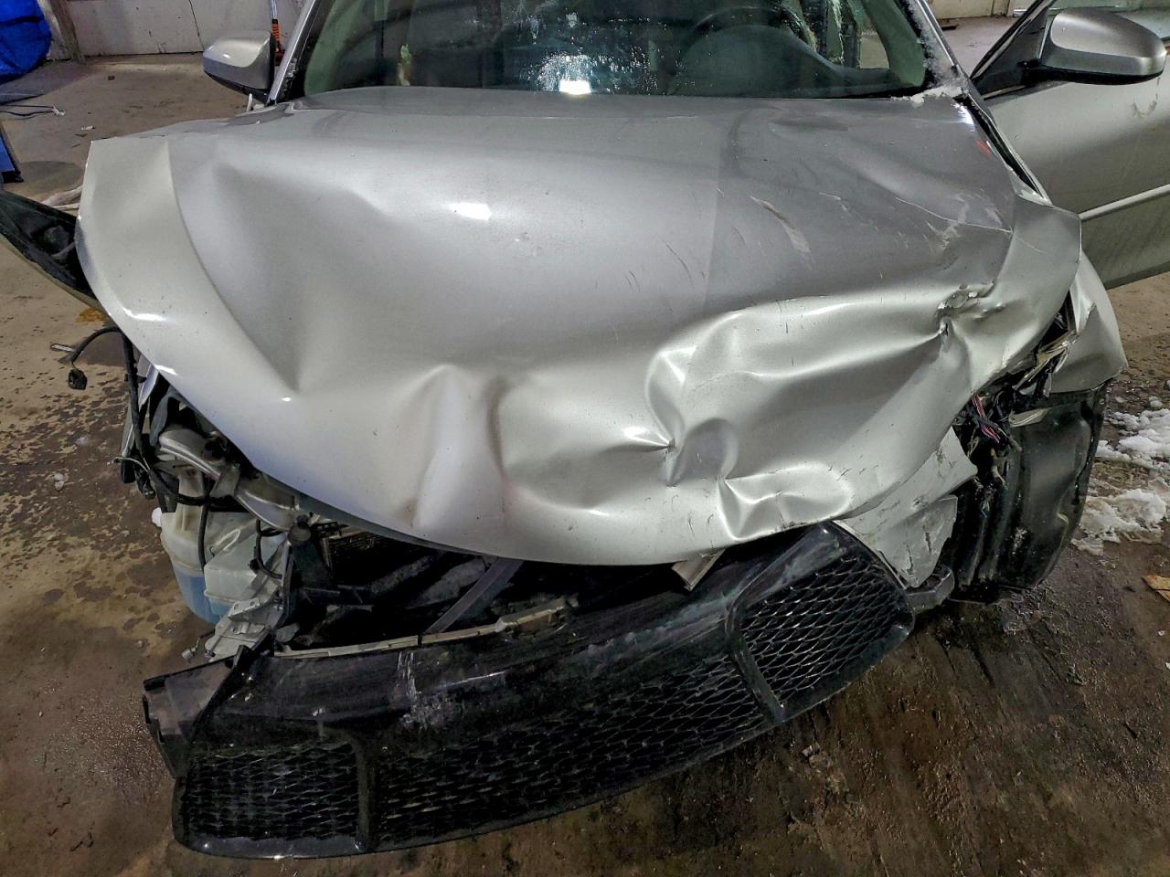 2015 TOYOTA CAMRY LE photo 11