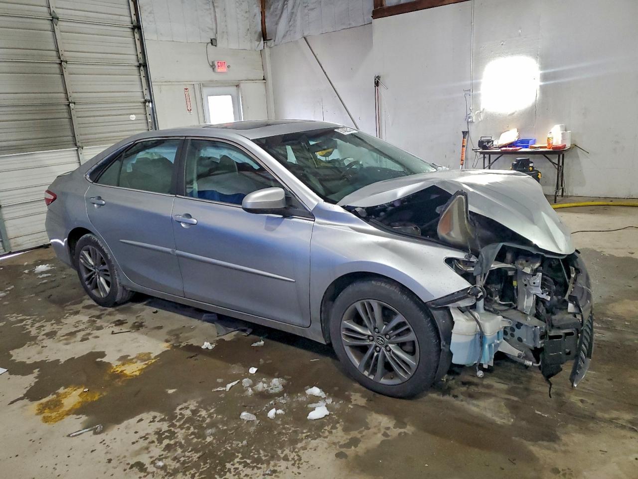 2015 TOYOTA CAMRY LE photo 4